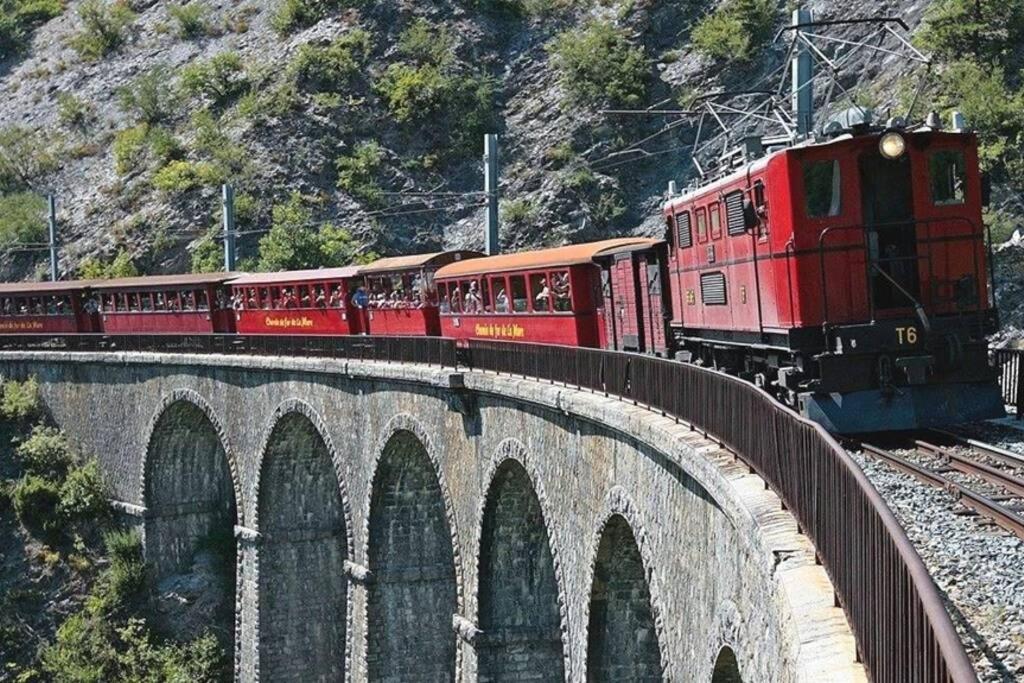 Pierre-Chatel Gite Au Printemps Japonais, Petit Train De La Mure, Parc Des Ecrins מראה חיצוני תמונה