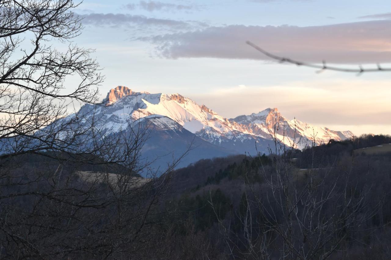 Pierre-Chatel Gite Au Printemps Japonais, Petit Train De La Mure, Parc Des Ecrins מראה חיצוני תמונה