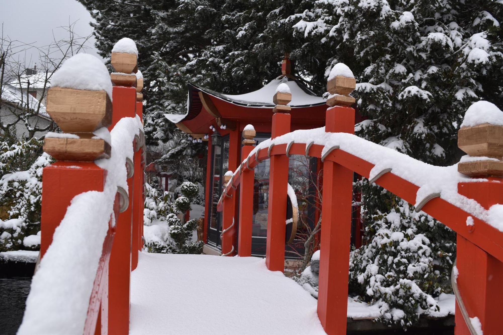 Pierre-Chatel Gite Au Printemps Japonais, Petit Train De La Mure, Parc Des Ecrins מראה חיצוני תמונה